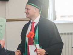 Mezei Márk Attila a Menedzsment szakon diplomázott